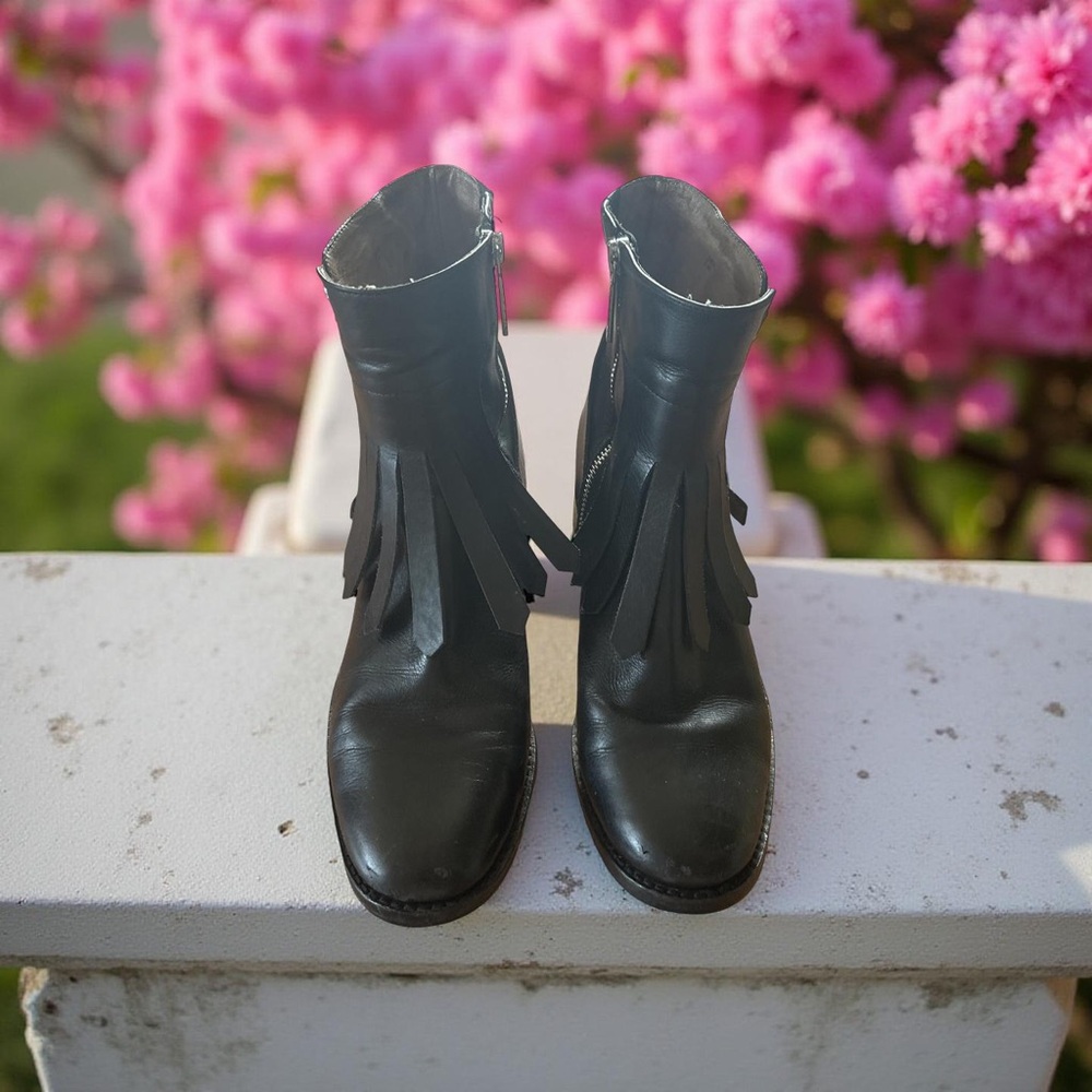 Donald J Pliner Ankle Boots Size 8 1/2 Black Leather Fringe, Buckle And Zipper!